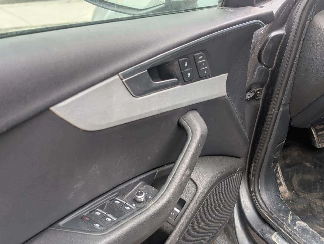 Audi A4 Premium Plus/S Line/Подгрев/Шибедах/360 Кам/Памет, снимка 14 - Автомобили и джипове - 54476895