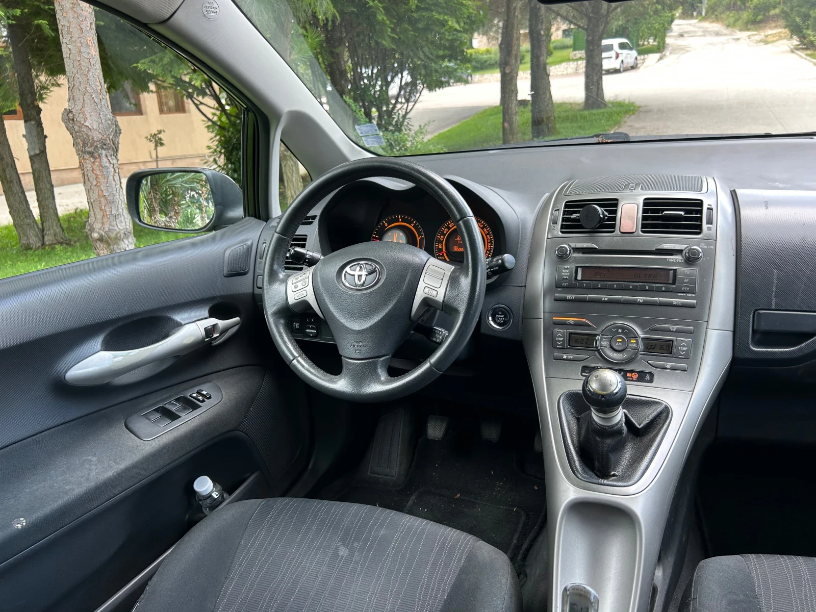 Toyota Auris 2.0d 6ск. , снимка 9 - Автомобили и джипове - 55031243