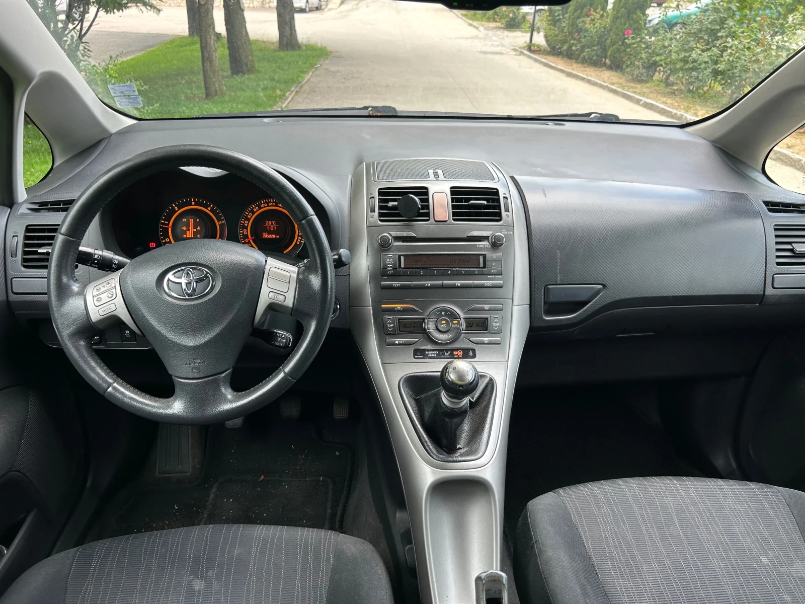Toyota Auris 2.0d 6ск. , снимка 8 - Автомобили и джипове - 55031243