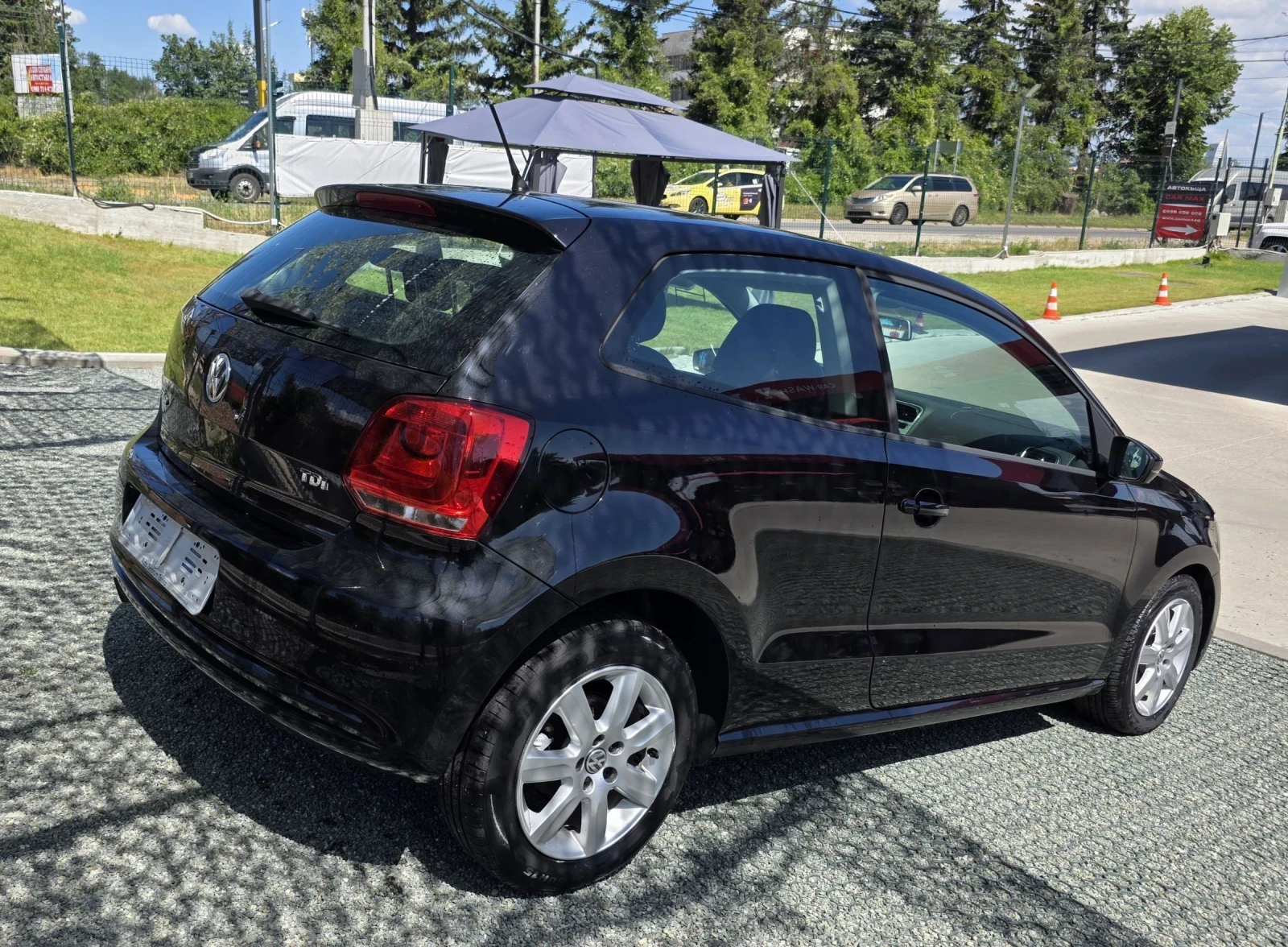 VW Polo 1.6 TDI , снимка 7 - Автомобили и джипове - 55180517