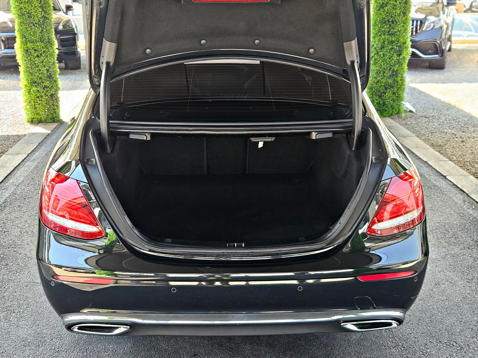 Mercedes-Benz E 220 AMG/GERMANY/180CAMERA/AMBI/ПОДГРЕВ/PARK PILOT/LIZI, снимка 8 - Автомобили и джипове - 55751840