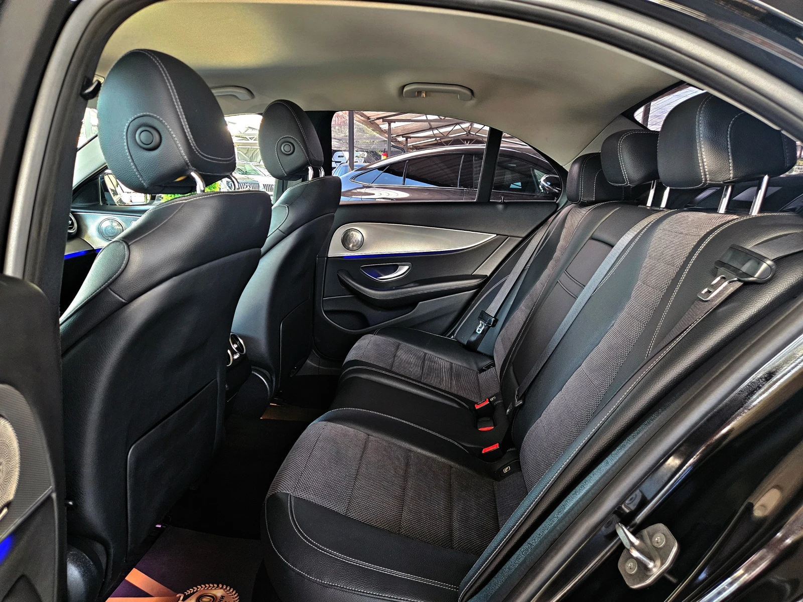 Mercedes-Benz E 220 AMG/GERMANY/180CAMERA/AMBI/ПОДГРЕВ/PARK PILOT/LIZI, снимка 16 - Автомобили и джипове - 55751840
