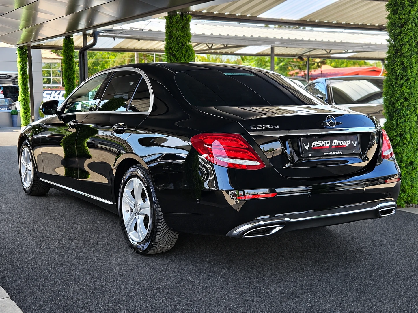 Mercedes-Benz E 220 ! AMG/GERMANY/180CAMERA/AMBI/ПОДГРЕВ/PARK PILOT/LI, снимка 8 - Автомобили и джипове - 55751840