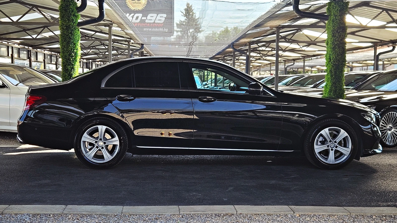 Mercedes-Benz E 220 AMG/GERMANY/180CAMERA/AMBI/ПОДГРЕВ/PARK PILOT/LIZI, снимка 4 - Автомобили и джипове - 55751840