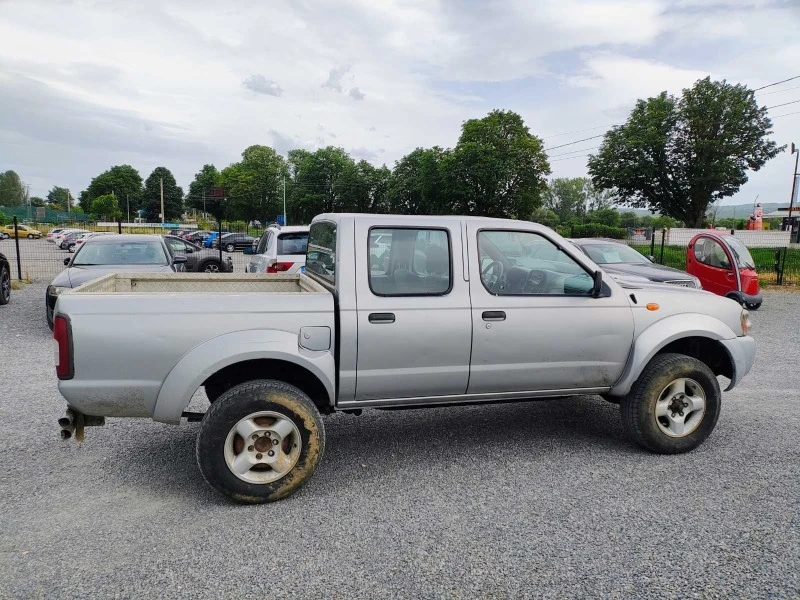 Nissan Navara 2.5 TDI, снимка 8 - Автомобили и джипове - 48692257