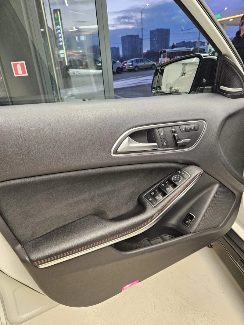 Mercedes-Benz GLA 250 4-Matic AMG * NIGHT EDITION, снимка 12 - Автомобили и джипове - 52624399