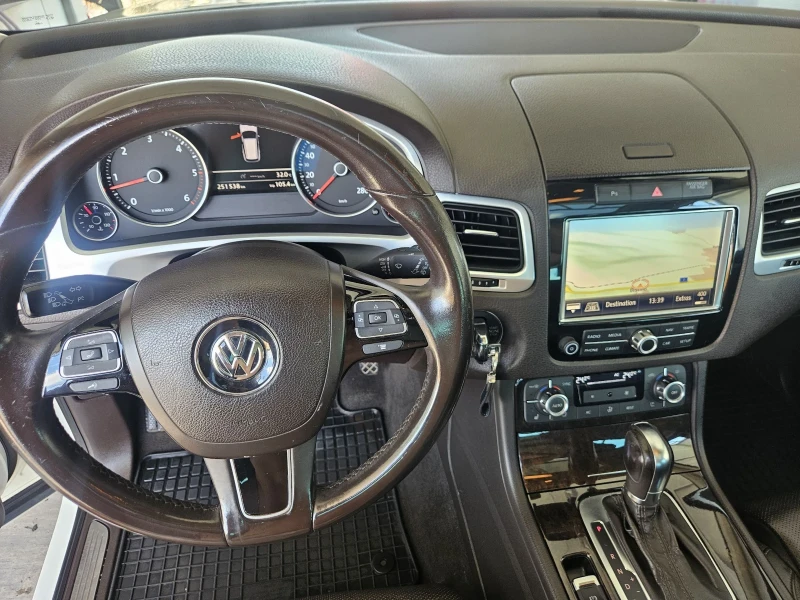 VW Touareg 3.0TDI* FULL* , снимка 15 - Автомобили и джипове - 51935192