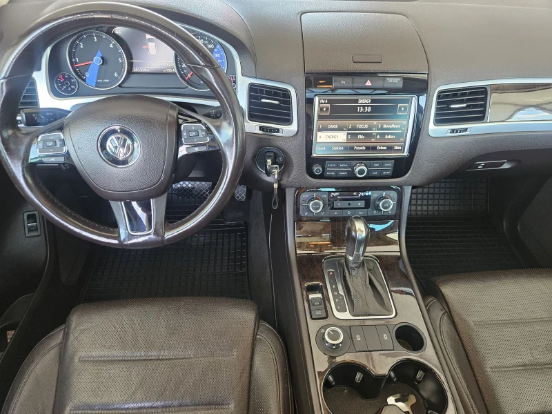 VW Touareg 3.0TDI* FULL* , снимка 13 - Автомобили и джипове - 51935192