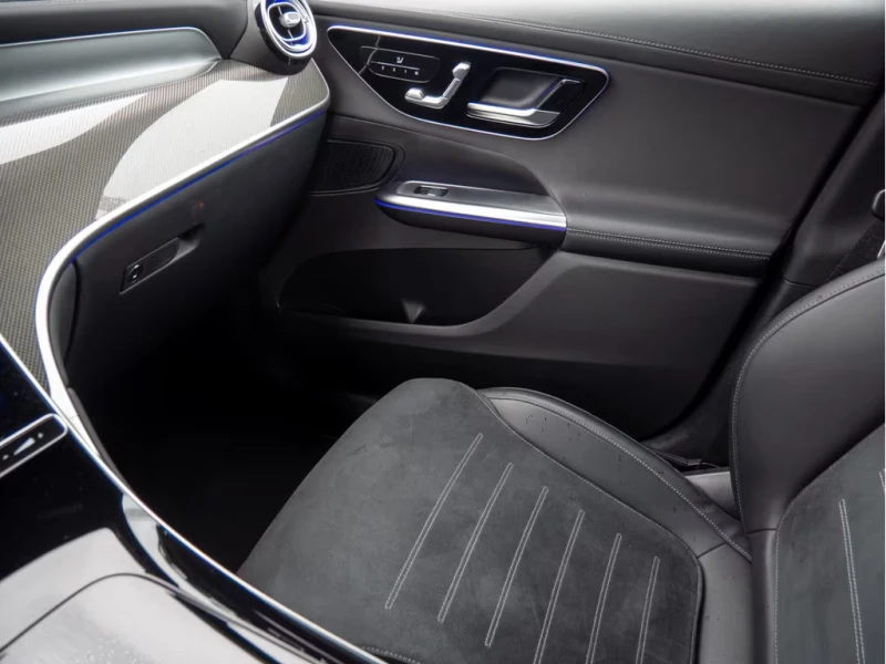 Mercedes-Benz GLC 300 AMG/313HP/4MATIC/MEMO/CAM/LED/NAVI/DIGI/AMBI/204G, снимка 5 - Автомобили и джипове - 51484552