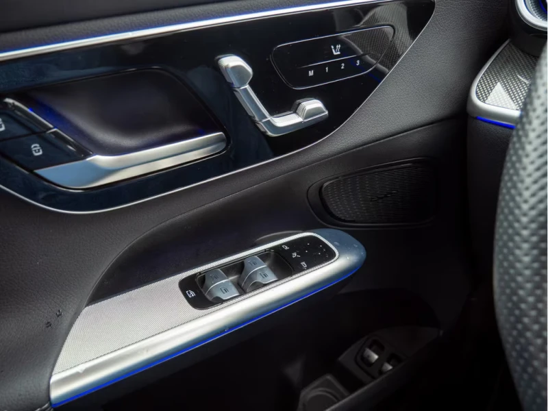 Mercedes-Benz GLC 300 AMG/313HP/4MATIC/MEMO/CAM/LED/NAVI/DIGI/AMBI/204G, снимка 4 - Автомобили и джипове - 51484552