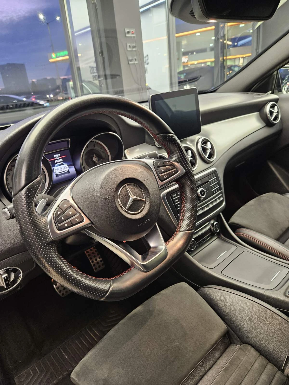 Mercedes-Benz GLA 250 4-Matic AMG * NIGHT EDITION - изображение 7