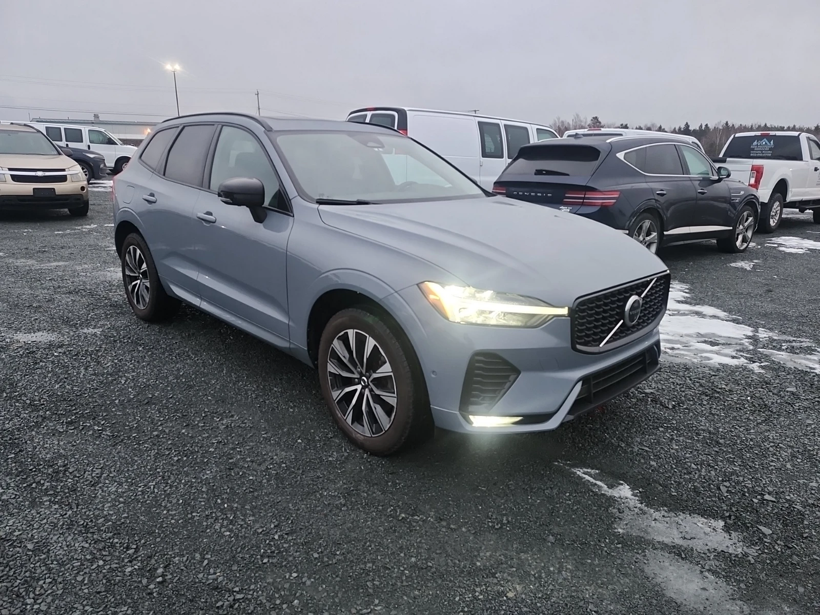 Volvo XC60 PLUS DARK THEME * Carfax *  - изображение 2