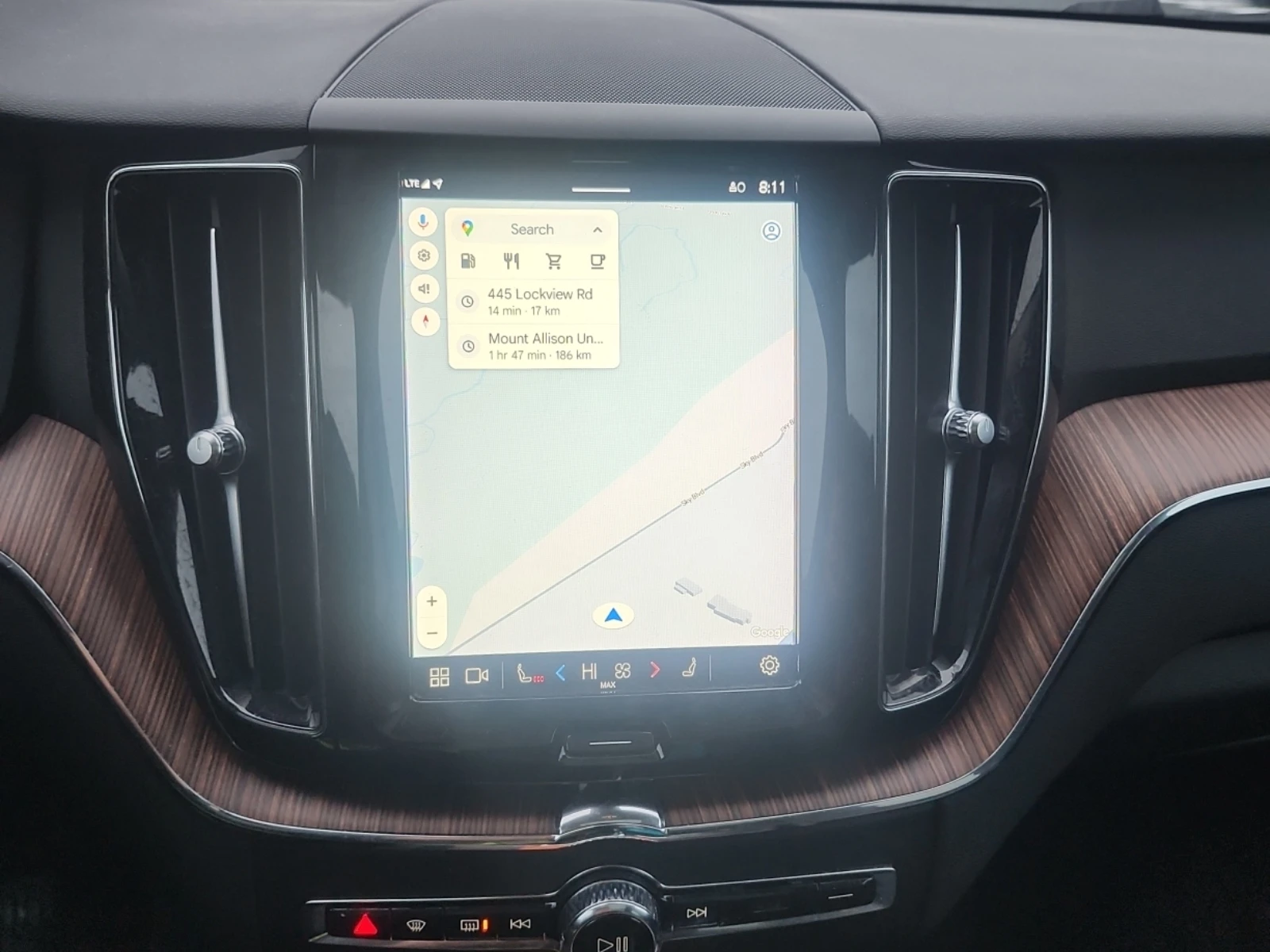 Volvo XC60 PLUS DARK THEME * Carfax *  - изображение 7