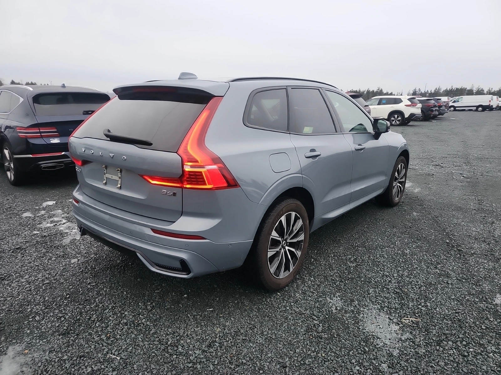 Volvo XC60 PLUS DARK THEME * Carfax *  - изображение 4