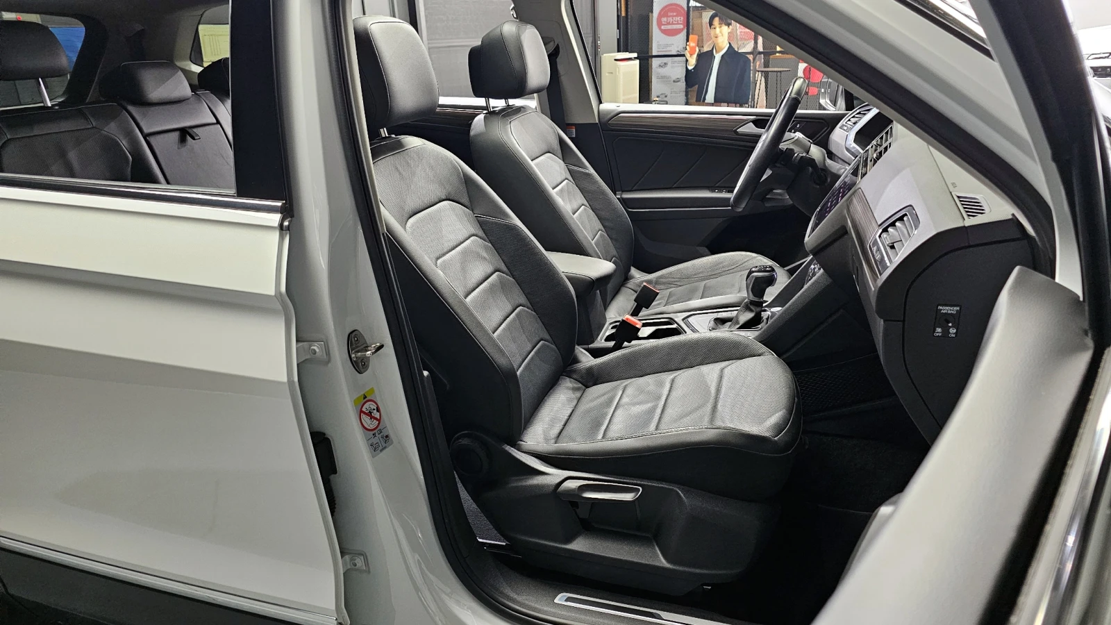 VW Tiguan 2023* PRESTIGE* HEAD-UP* ALLSPACE* КРАЙНА ЦЕНА, снимка 13 - Автомобили и джипове - 54378757