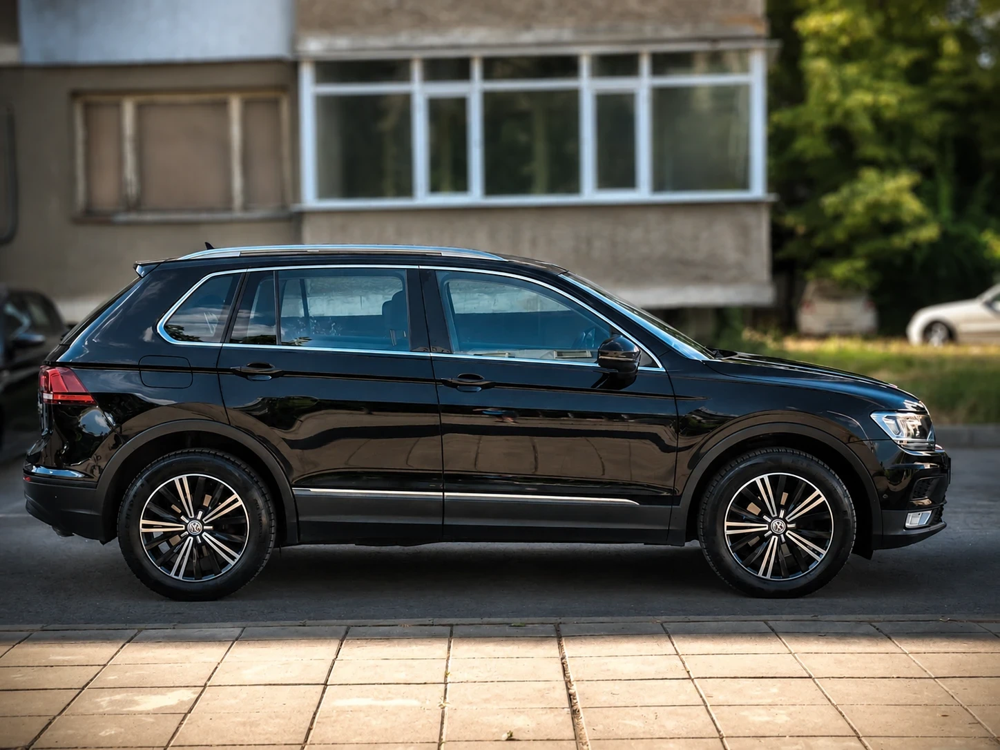 VW Tiguan 2.0 TDI/DSG/4motion, снимка 5 - Автомобили и джипове - 55195096