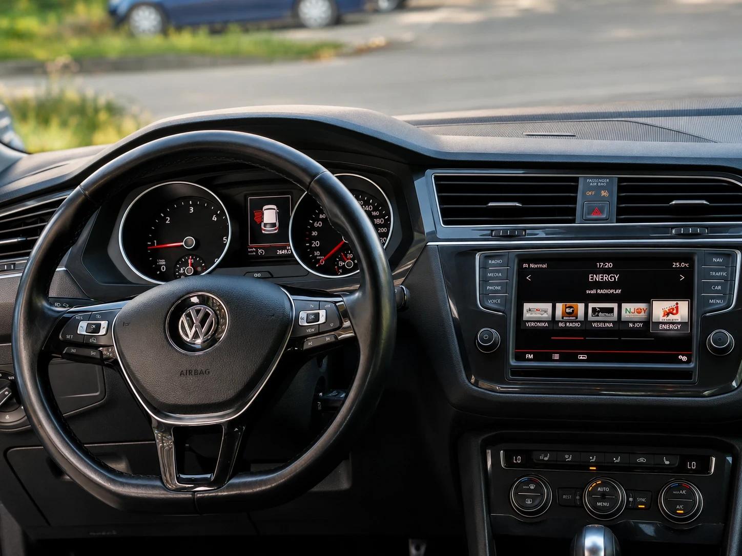 VW Tiguan 2.0 TDI/DSG/4motion, снимка 10 - Автомобили и джипове - 55195096