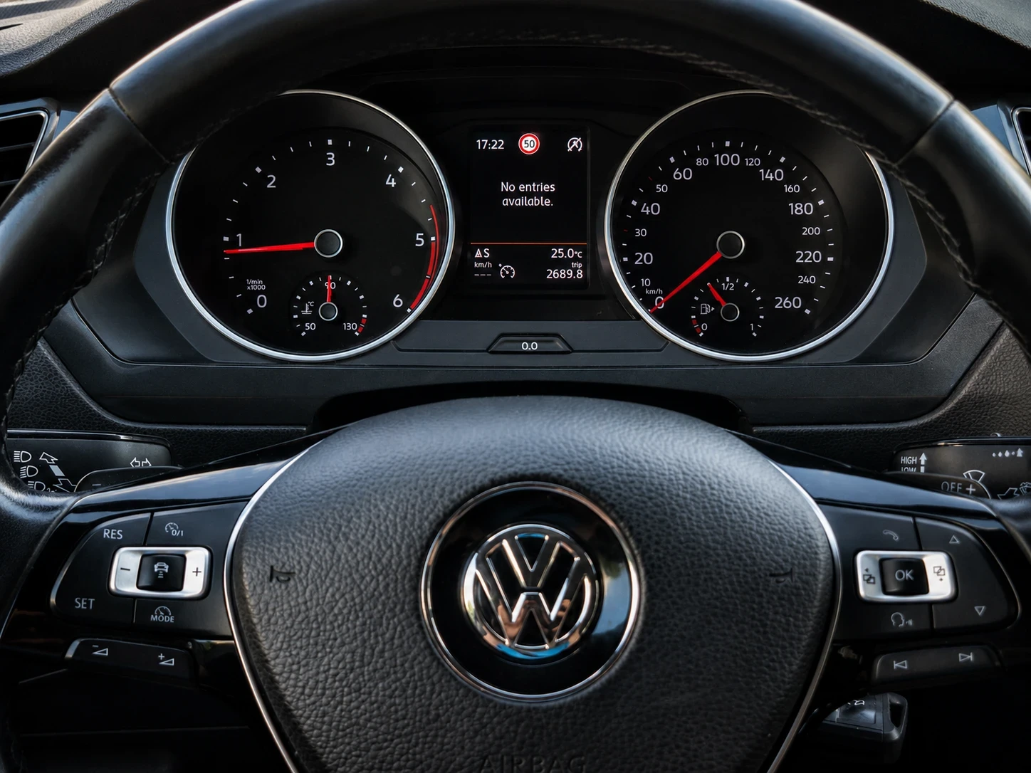 VW Tiguan 2.0 TDI/DSG/4motion, снимка 11 - Автомобили и джипове - 55195096