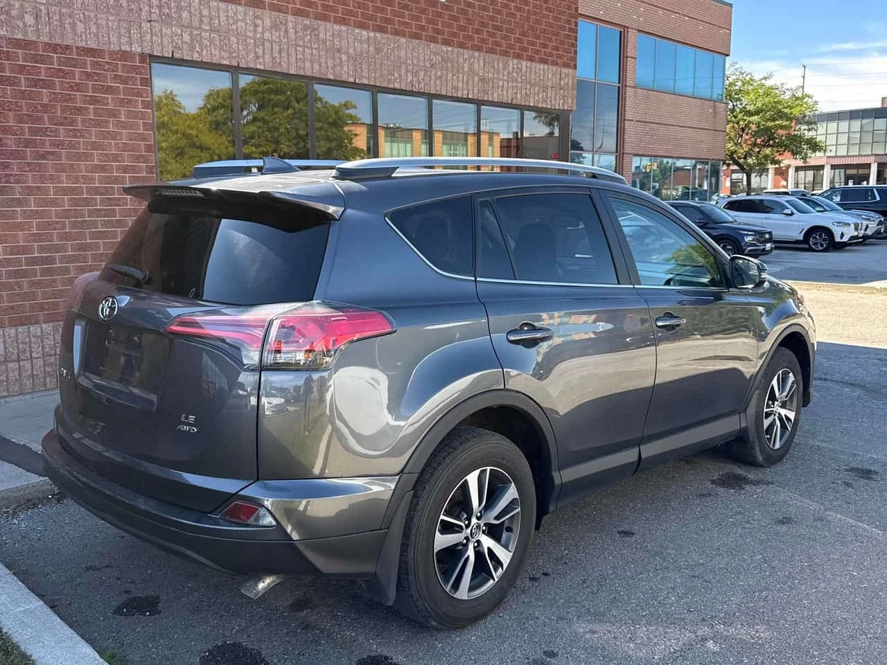 Toyota Rav4 * LE * АВТОКРЕДИТ БЕЗ ПЪРВОНАЛНА ВНОСКА* , снимка 3 - Автомобили и джипове - 56247111