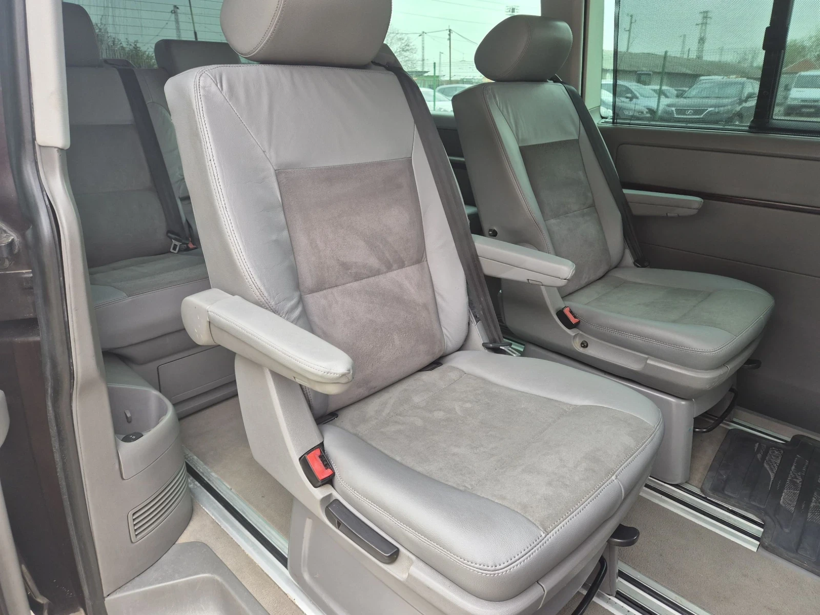 VW Transporter 2.5TDI 4MOTION MULTIVAN - изображение 10