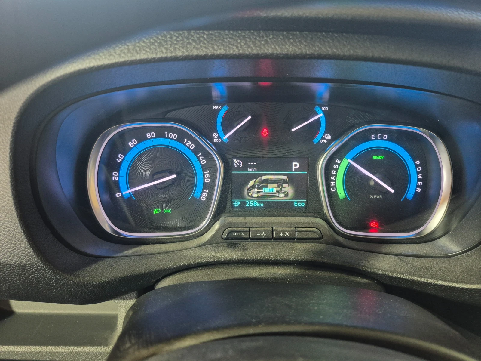 Opel Vivaro Vivaro E 75kw, снимка 12 - Бусове и автобуси - 54998080
