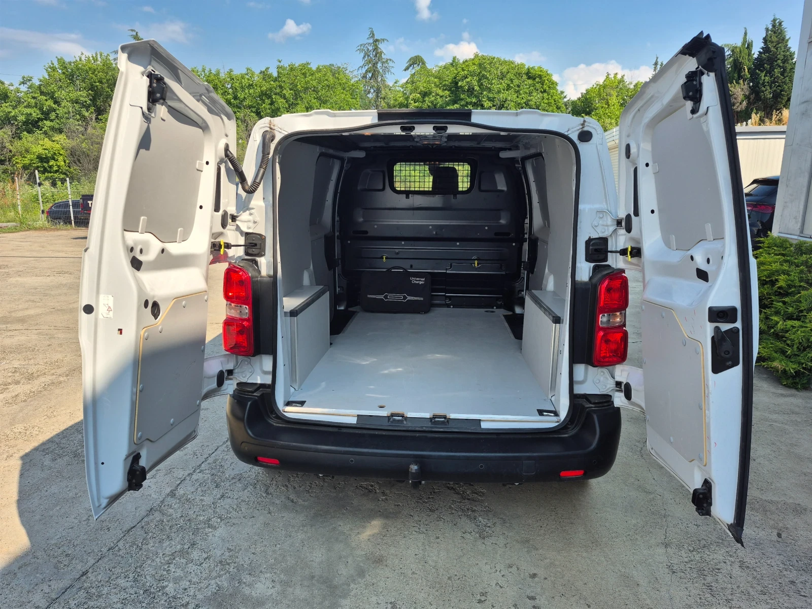 Opel Vivaro Vivaro E 75kw, снимка 4 - Бусове и автобуси - 54998080