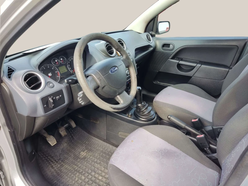 Ford Fiesta 1.3, снимка 7 - Автомобили и джипове - 48103498