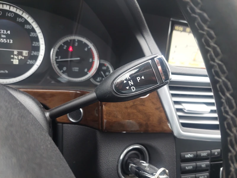 Mercedes-Benz E 300 CDI AUTOMATIC, снимка 11 - Автомобили и джипове - 49642626