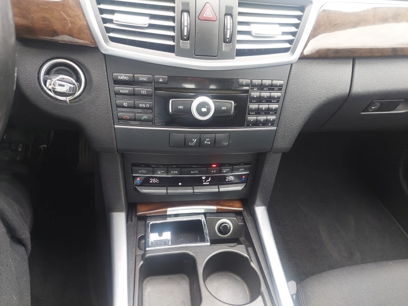 Mercedes-Benz E 300 CDI AUTOMATIC, снимка 13 - Автомобили и джипове - 49642626