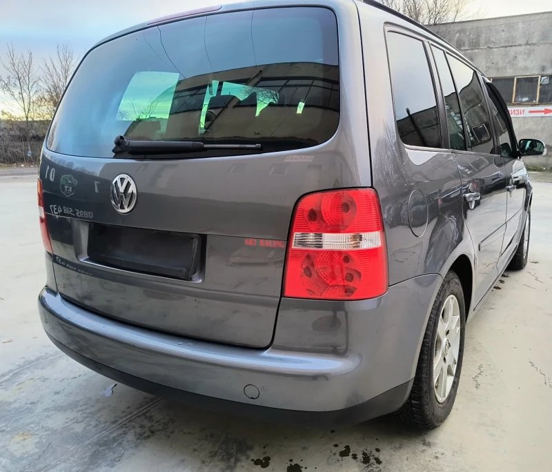 VW Touran 1.9 TDI 6 скорости/Климатроник, снимка 5 - Автомобили и джипове - 53392082