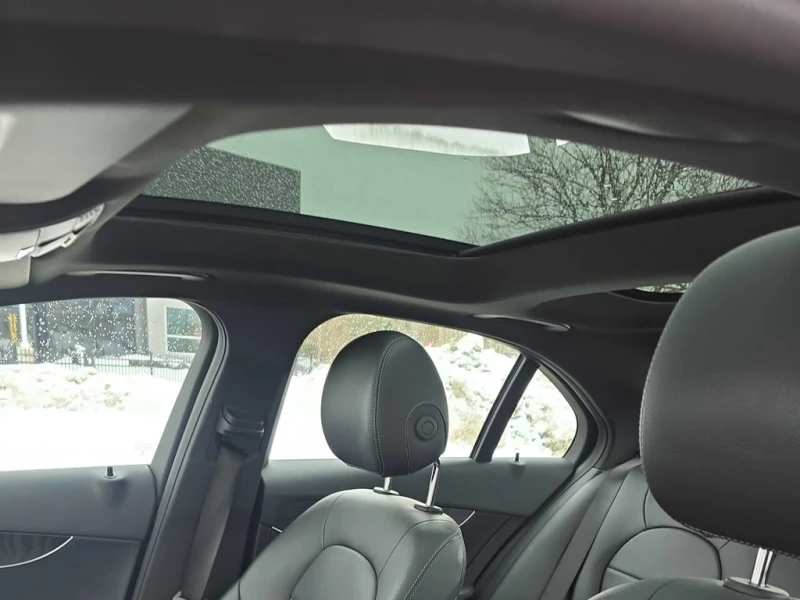 Mercedes-Benz C 300 * AMBIENT * 2 КЛЮЧА * KEYLESS * ПОДГРЕВИ * PANO, снимка 14 - Автомобили и джипове - 53434490