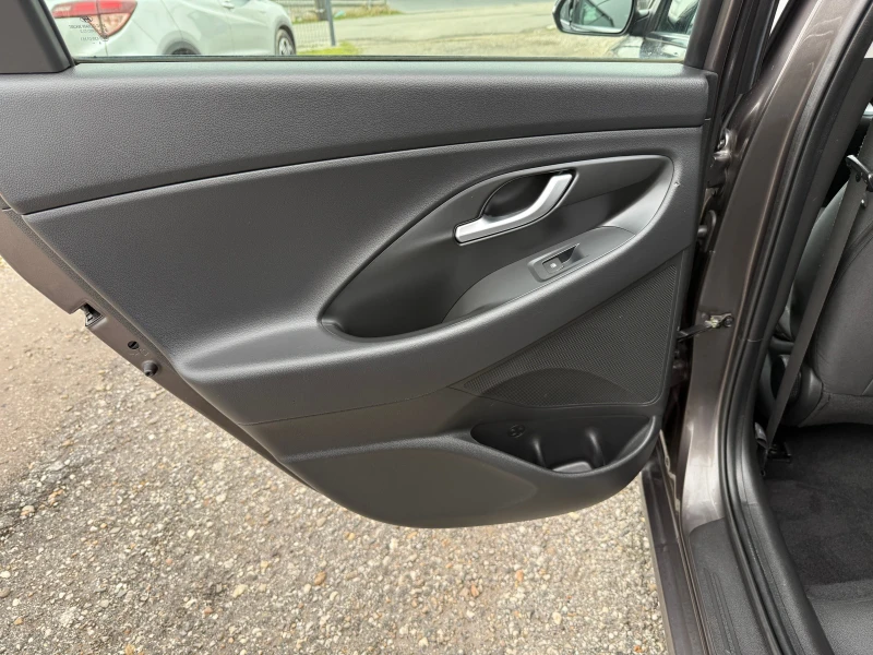 Hyundai I30 1.4 i, снимка 9 - Автомобили и джипове - 53444330