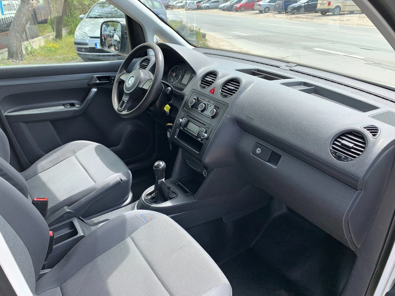 VW Caddy 1.6TDI - изображение 8