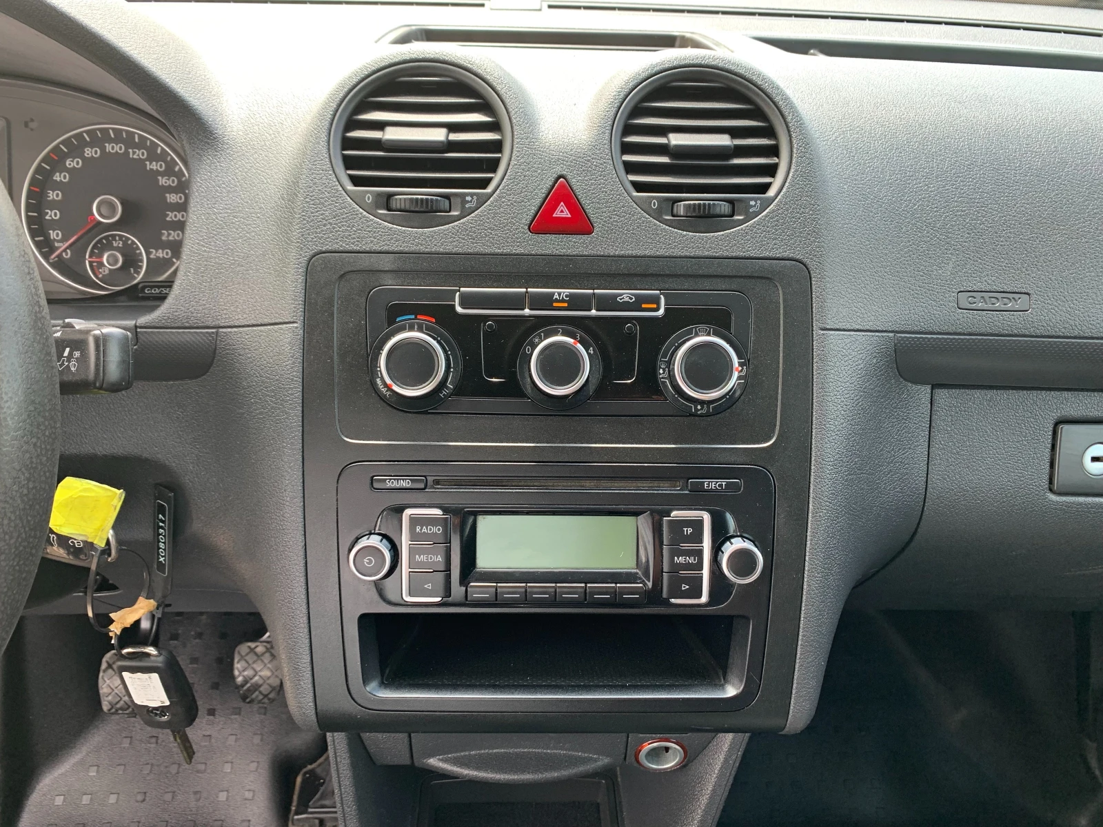 VW Caddy 1.6TDI - изображение 9