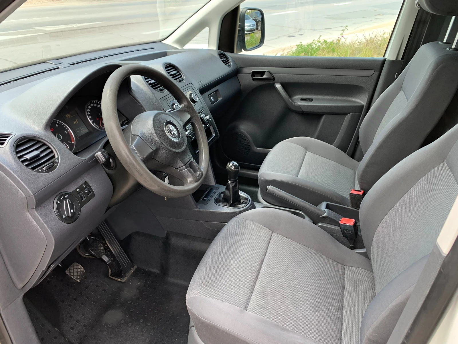 VW Caddy 1.6TDI - изображение 7