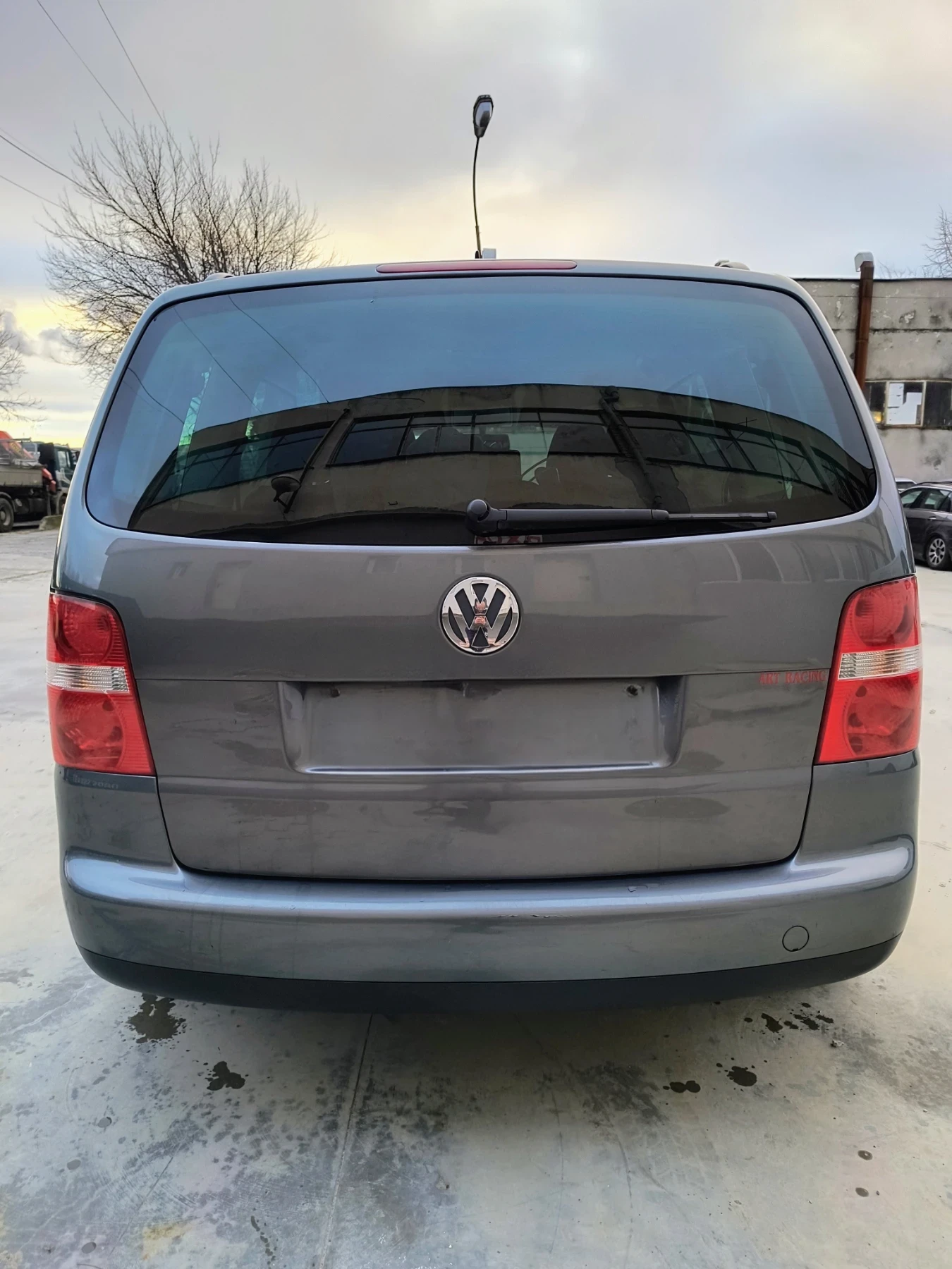 VW Touran 1.9 TDI 6 скорости/Климатроник - изображение 4