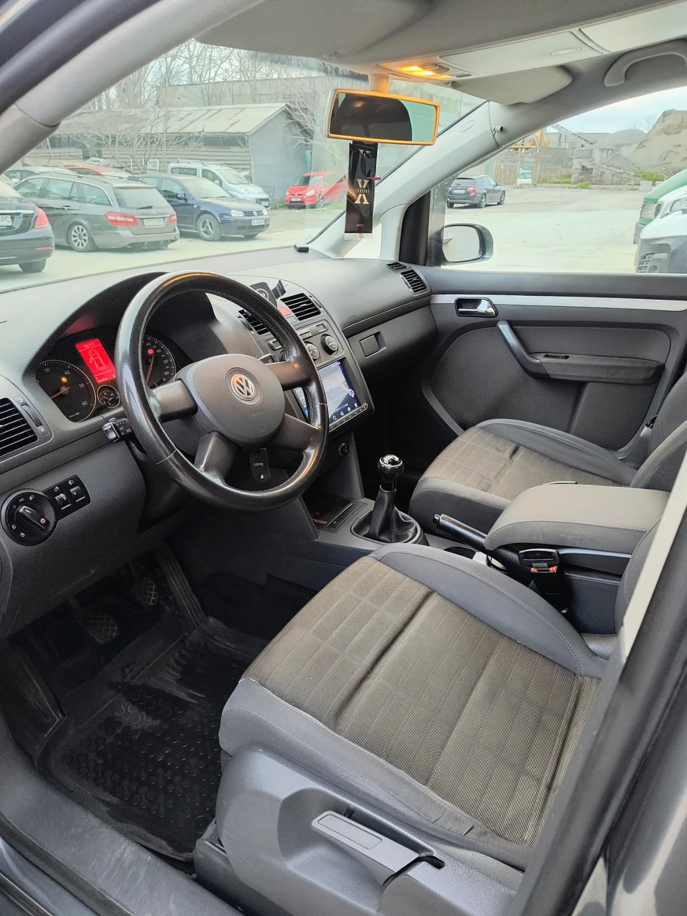 VW Touran 1.9 TDI 6 скорости/Климатроник - изображение 7