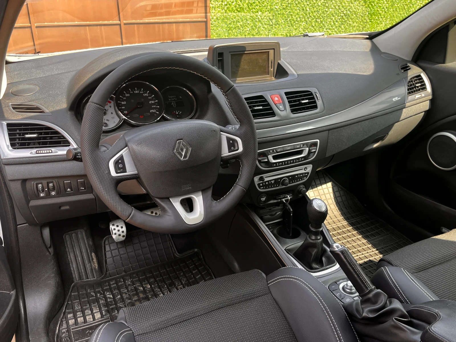 Renault Megane Купе 1, 5 dci 110к.с, снимка 9 - Автомобили и джипове - 54170657