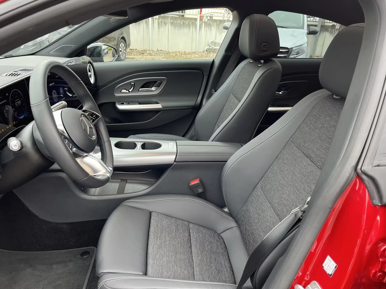 Mercedes-Benz CLA 250 + EQ Tech Prem 360* MultiB DISTR Winter Pack PANO, снимка 9 - Автомобили и джипове - 54322315