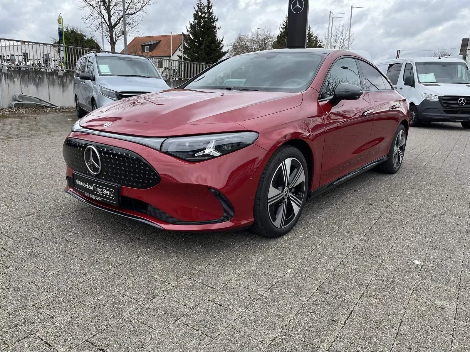 Mercedes-Benz CLA 250 + EQ Tech Prem 360* MultiB DISTR Winter Pack PANO, снимка 2 - Автомобили и джипове - 54322315