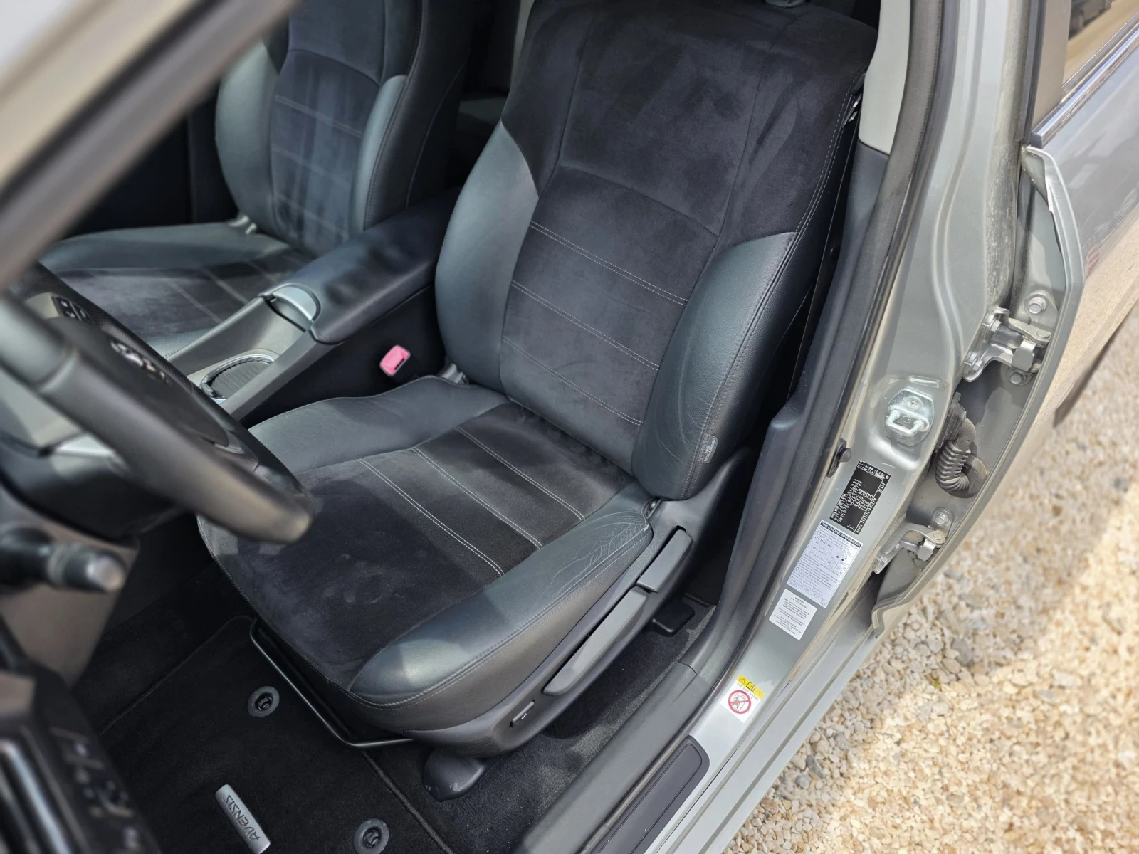 Toyota Avensis 1, 8 Valvematic Fecelift FULL SERVICE , снимка 10 - Автомобили и джипове - 54779853