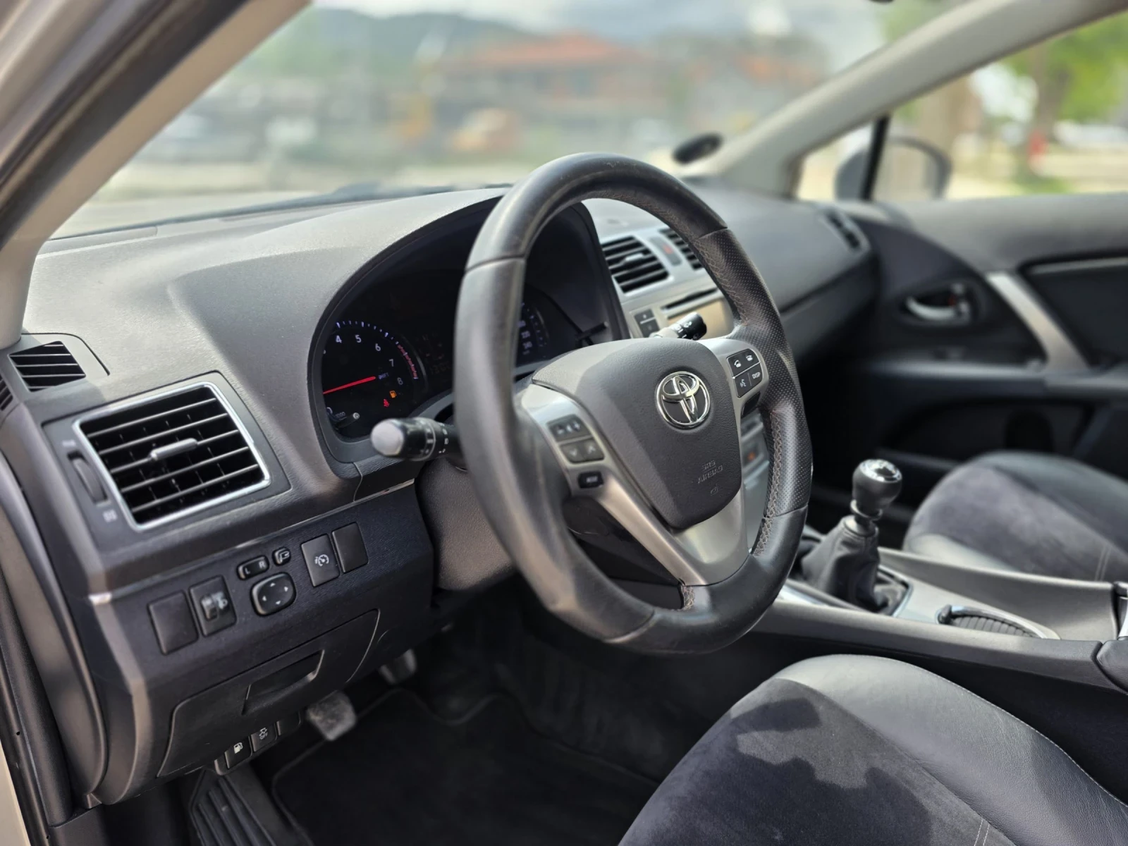 Toyota Avensis 1, 8 Valvematic Fecelift FULL SERVICE , снимка 13 - Автомобили и джипове - 54779853