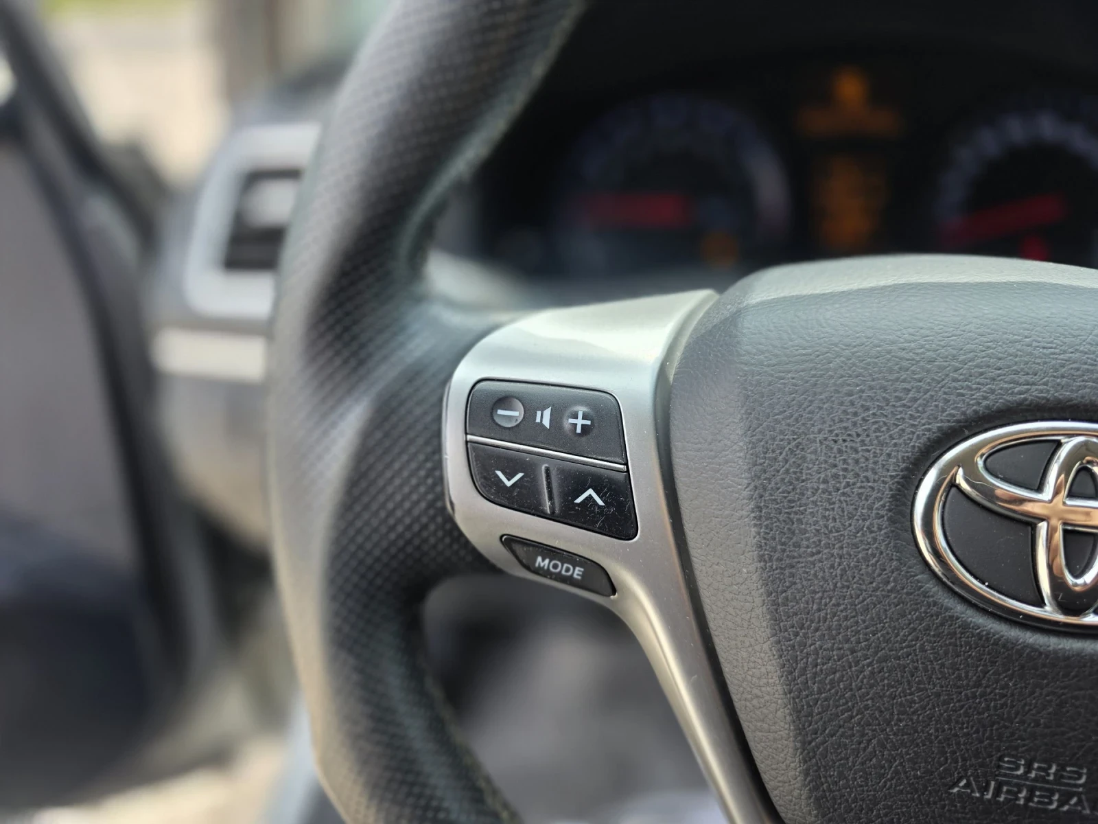 Toyota Avensis 1, 8 Valvematic Fecelift FULL SERVICE , снимка 15 - Автомобили и джипове - 54779853