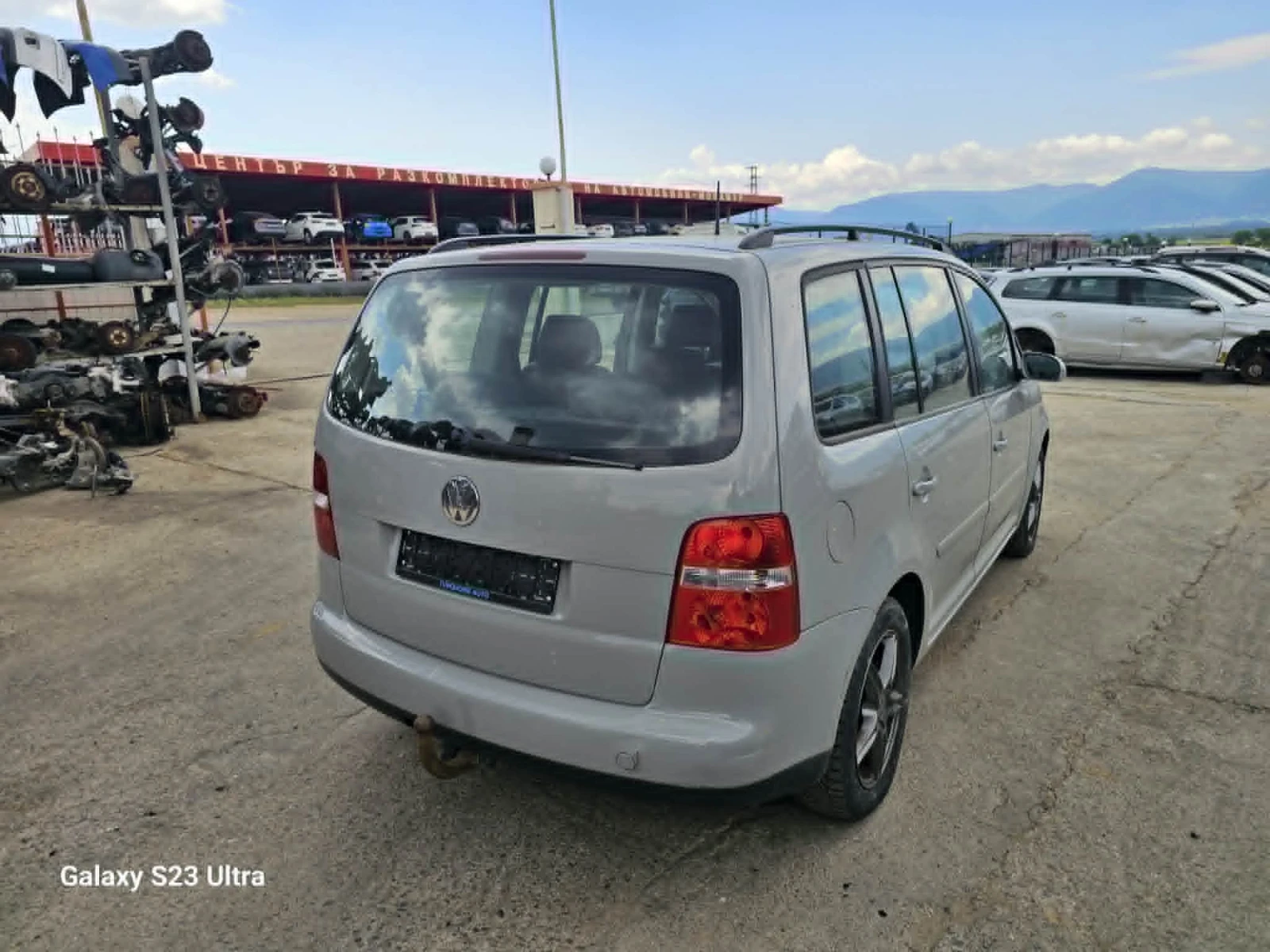 VW Touran 2.0 TDI, снимка 4 - Автомобили и джипове - 55127933