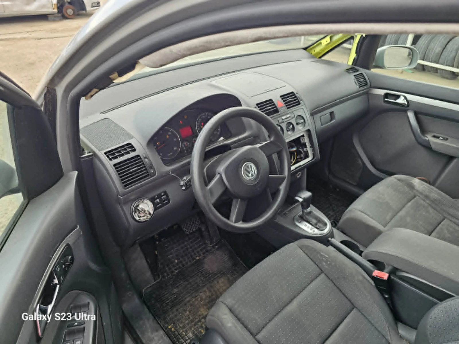 VW Touran 2.0 TDI, снимка 5 - Автомобили и джипове - 55127933