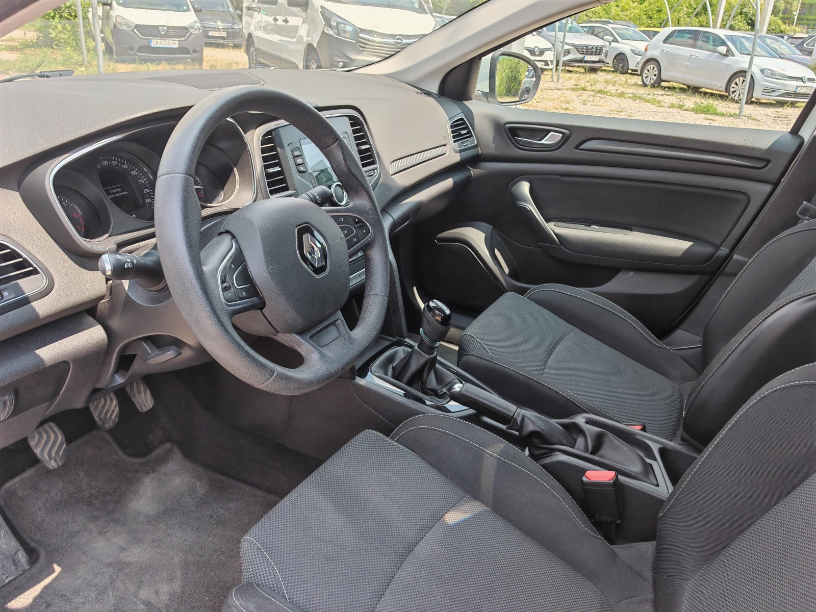 Renault Megane 1.33 Tce, снимка 7 - Автомобили и джипове - 55325025