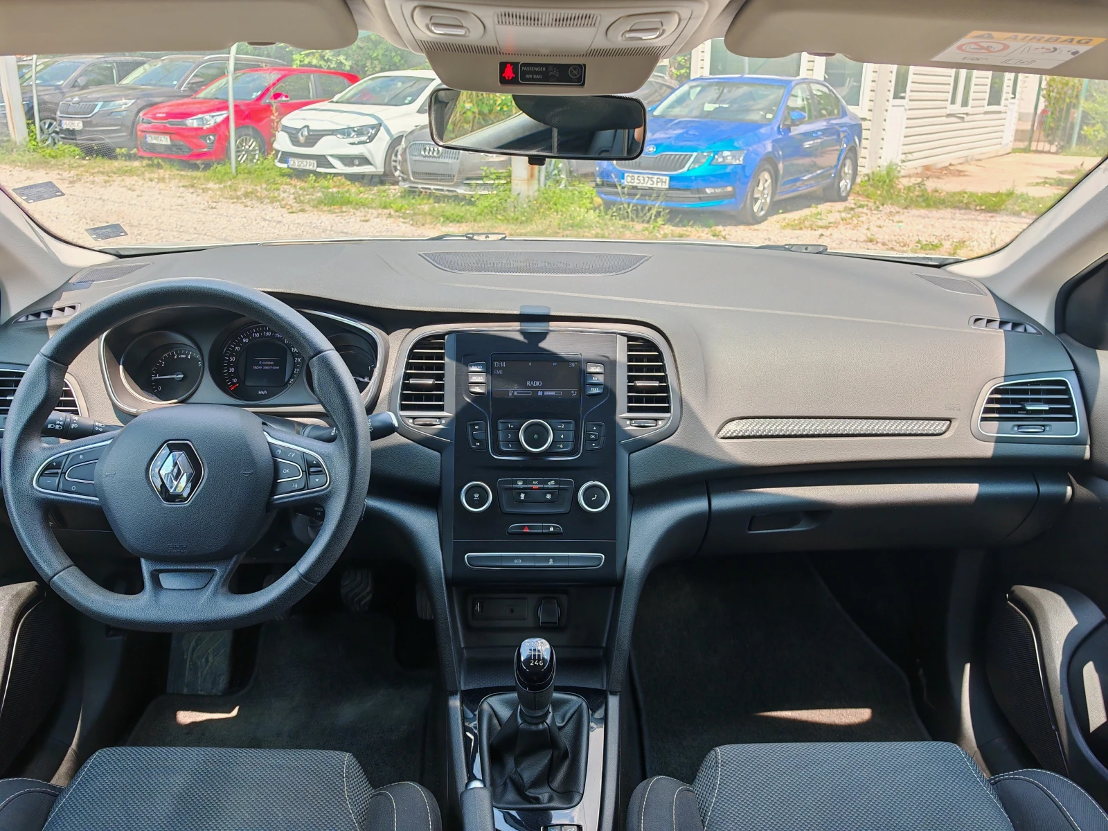 Renault Megane 1.33 Tce, снимка 10 - Автомобили и джипове - 55325025