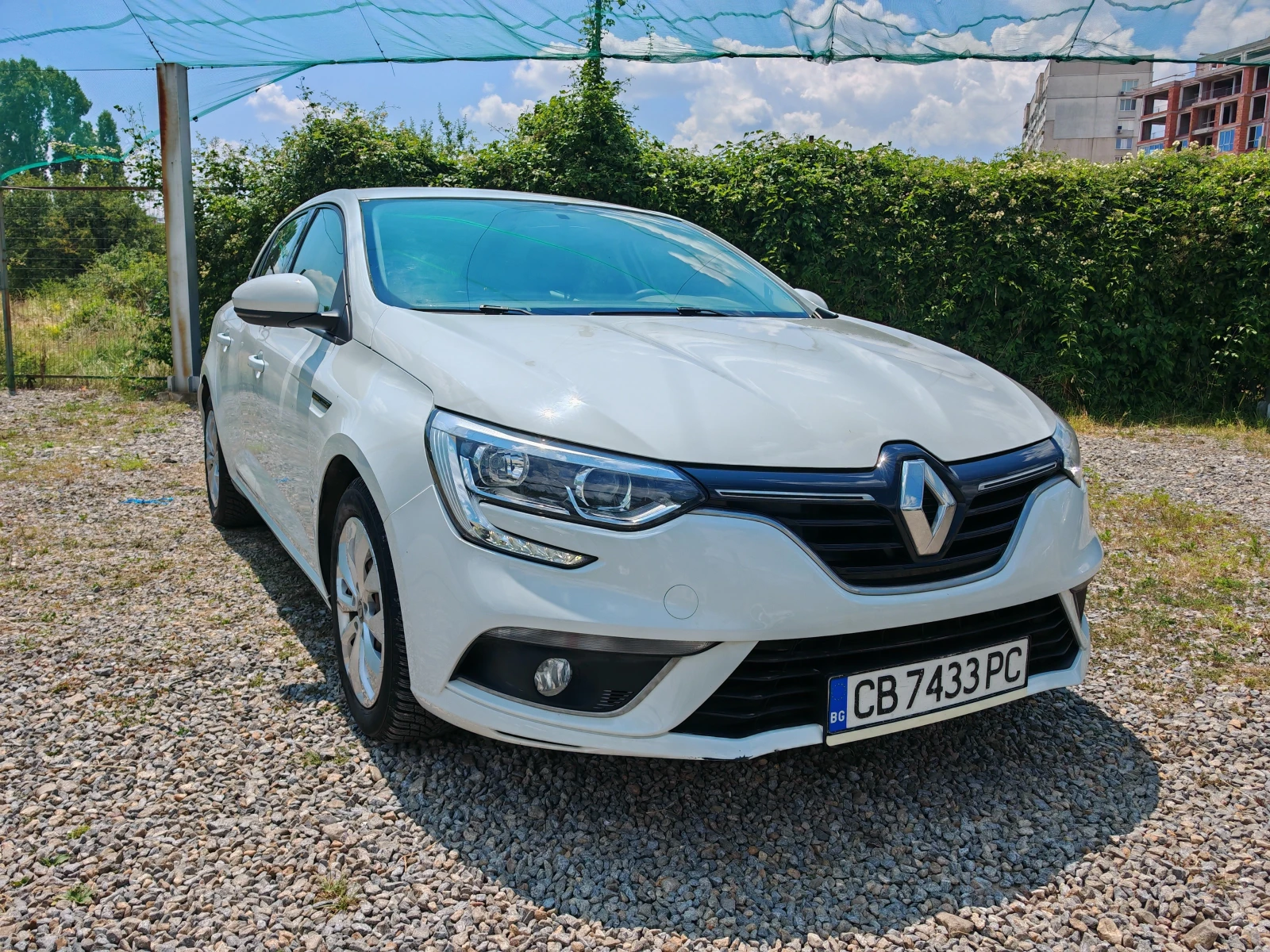 Renault Megane 1.33 Tce, снимка 2 - Автомобили и джипове - 55325025
