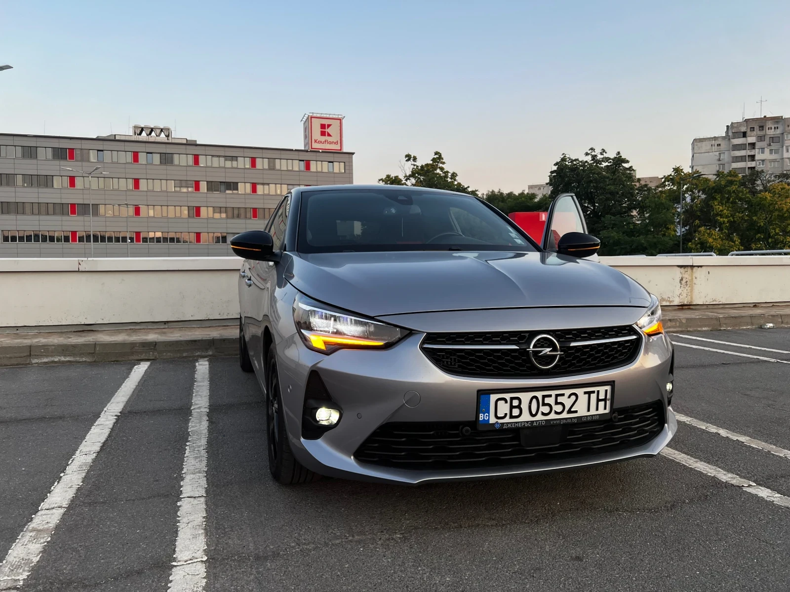 Opel Corsa 1.2 131hp AT8, снимка 9 - Автомобили и джипове - 55580023