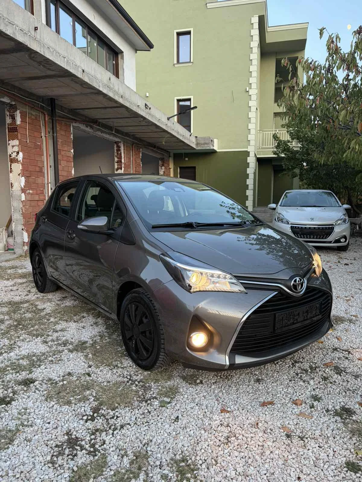 Toyota Yaris 1.33/99/НАВИГАЦИЯ/КАМЕРА/ДИСТРОНИК/ТОП СЪСТОЯНИЕ